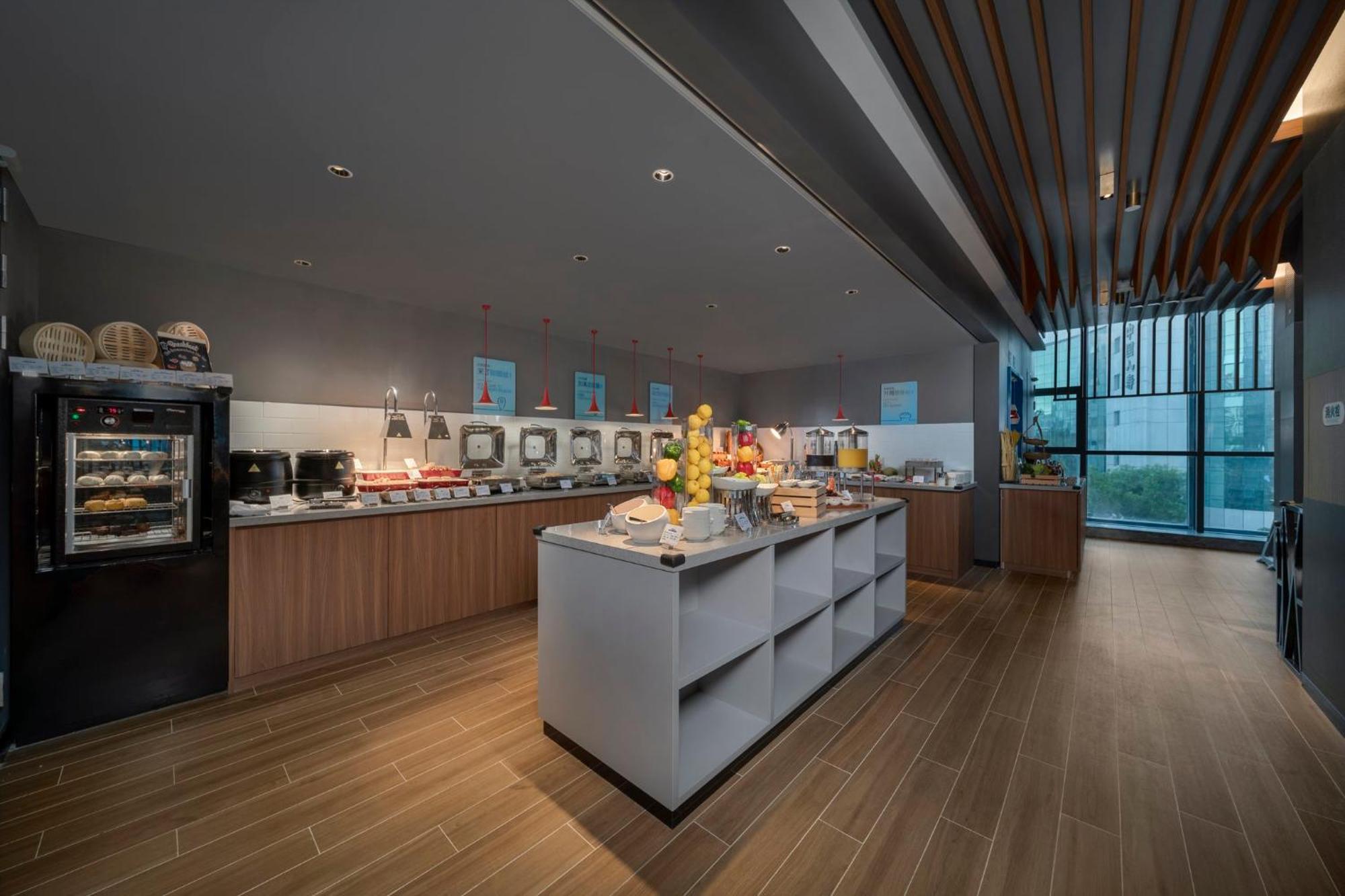 Holiday Inn Express Zhuhai Gongbei By Ihg Εξωτερικό φωτογραφία